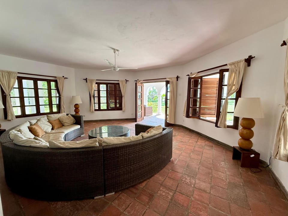 Living room, Photo of the whole room, Seating area
