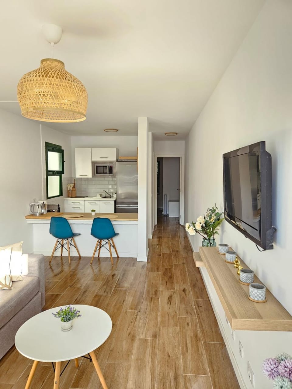 Kitchen or kitchenette, Living room