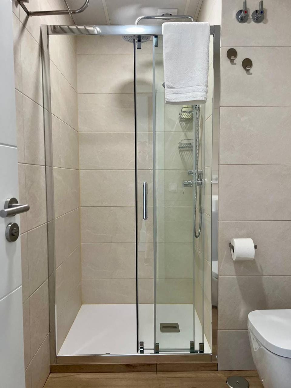 Shower, towels