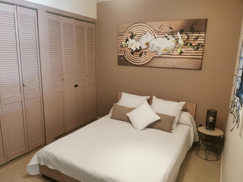 Bed, Photo of the whole room, Bedroom, wardrobe