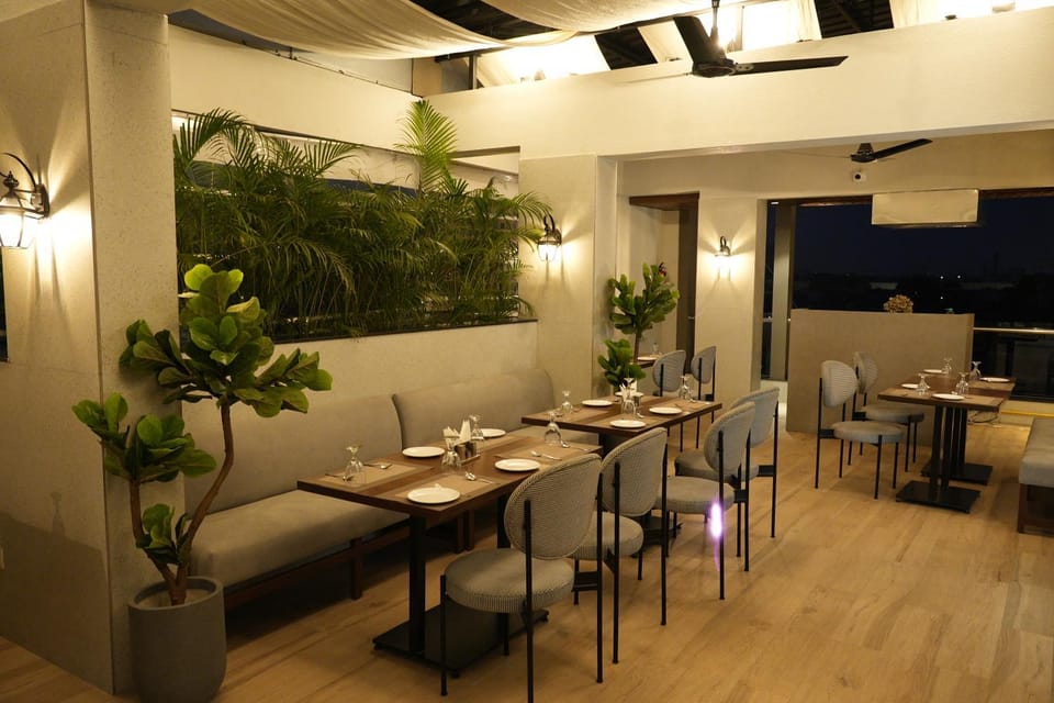 Restaurant/places to eat, Living room, Seating area