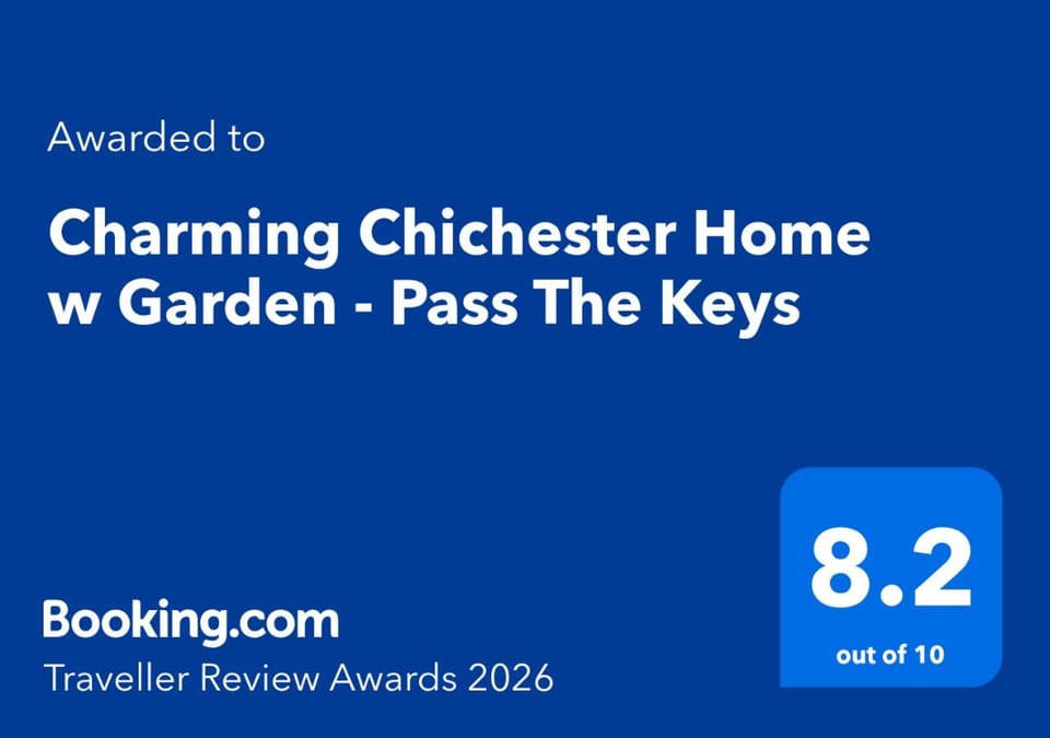 Charming Chichester Home w Garden - Pass The Keys House in Chichester