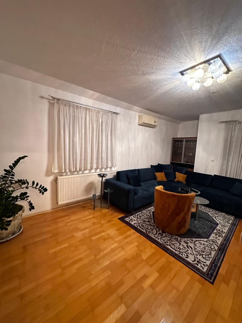 Living room, Seating area, air conditioner
