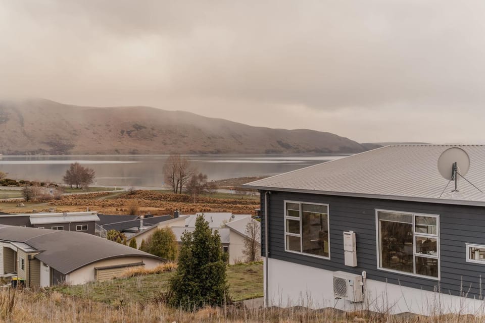 Hillside Haven Perfect Getaway in Lake Tekapo House in Lake Tekapo