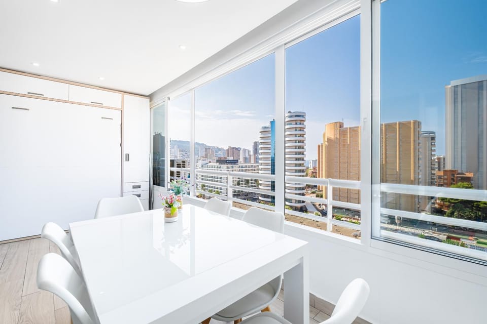 Day, View (from property/room), Balcony/Terrace, Dining area, City view