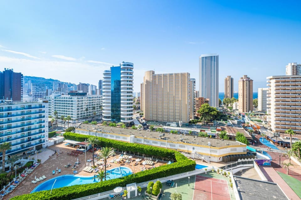 Day, Neighbourhood, City view, Sea view, Street view, Location