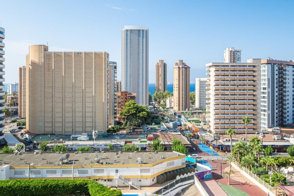 Day, Neighbourhood, City view, Sea view, Street view, Location