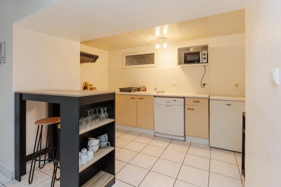 Kitchen or kitchenette, dishwasher, stove, kitchen