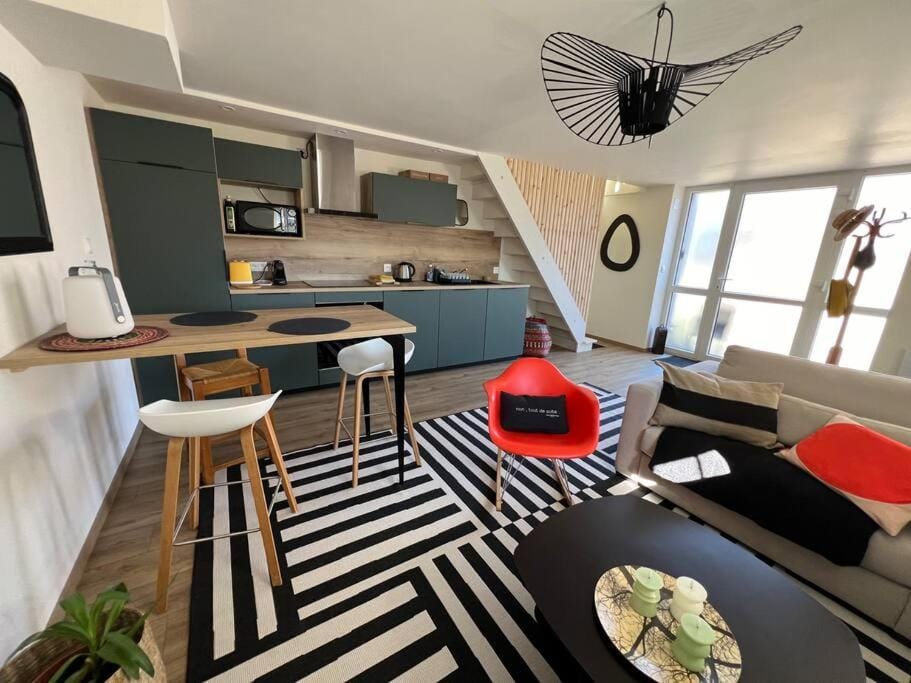 Kitchen or kitchenette, Living room, Dining area