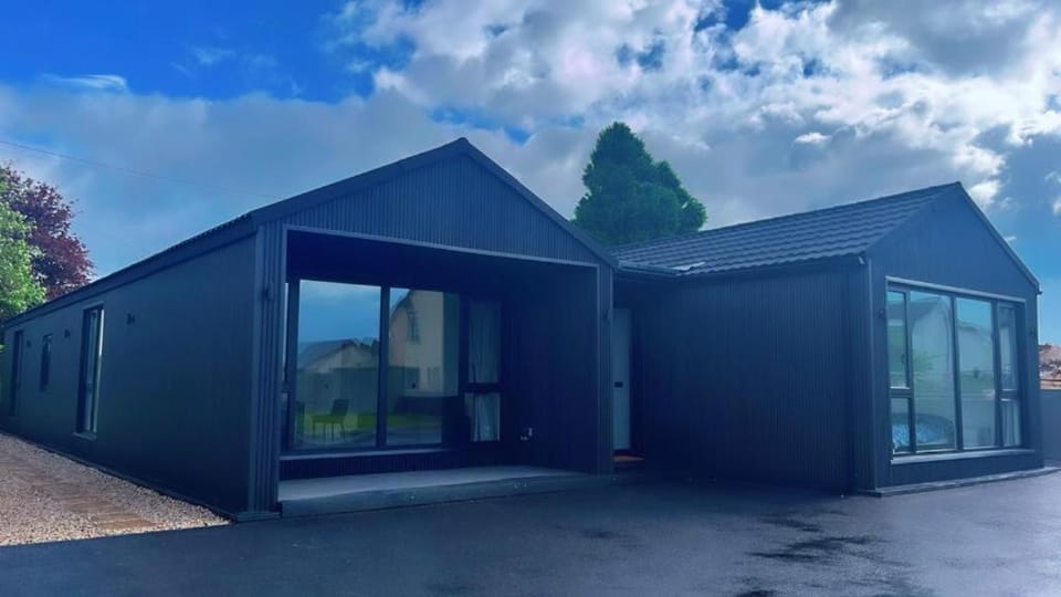 Deerpark 3 bed semi Sleeps 6 & Optional extra outdoor sauna Villa in Co. Tipperary, Ireland