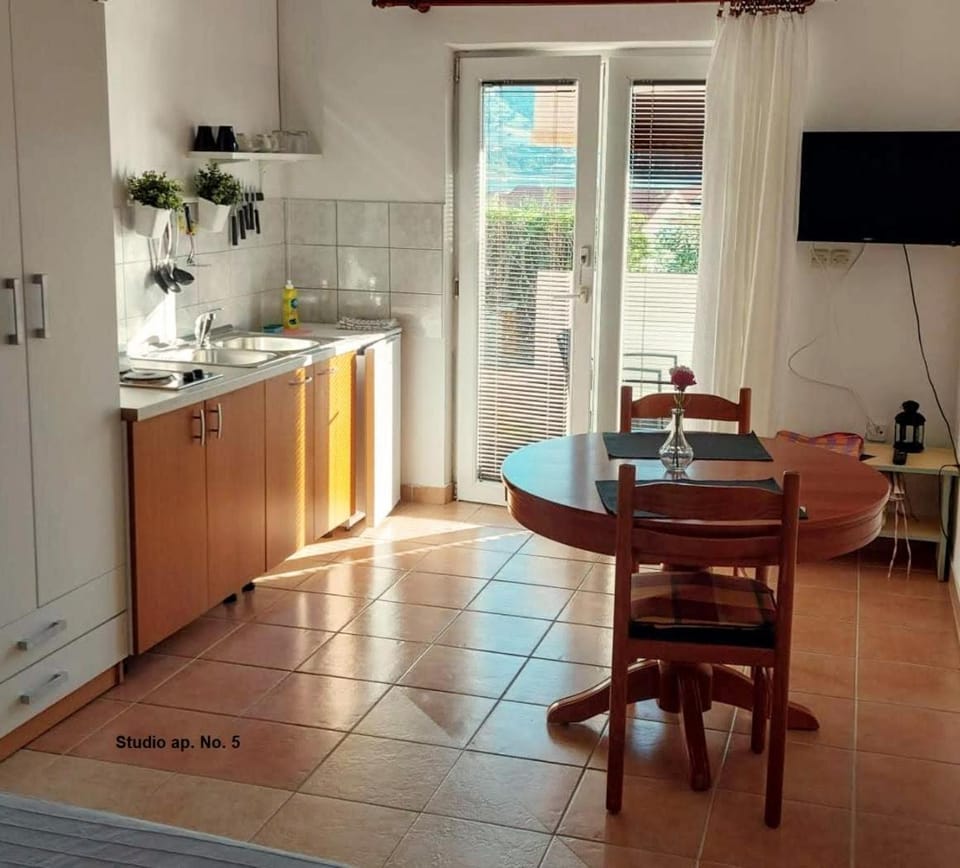 Living room, Dining area, kitchen