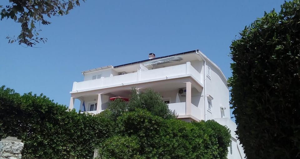 Property building, Facade/entrance, Bird's eye view, Garden, Balcony/Terrace
