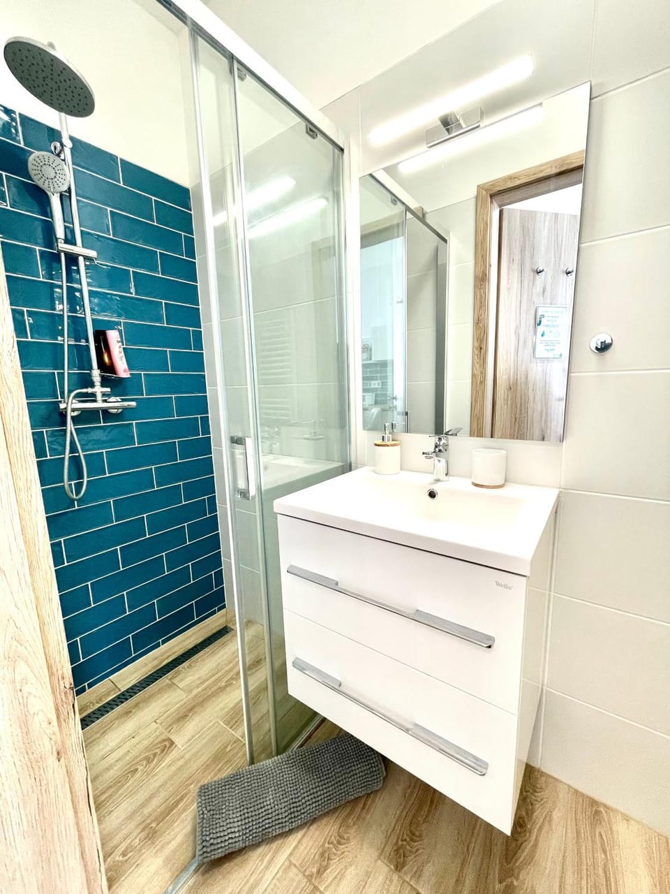 Shower, Bathroom, towels