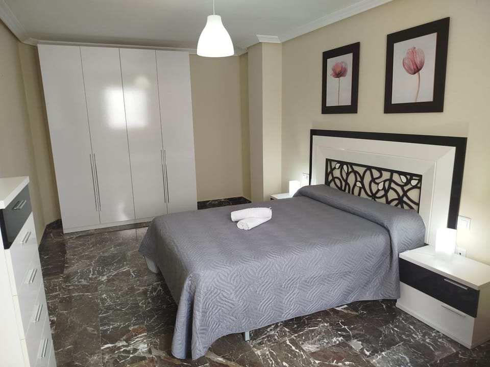 Bed, Bedroom, towels, wardrobe