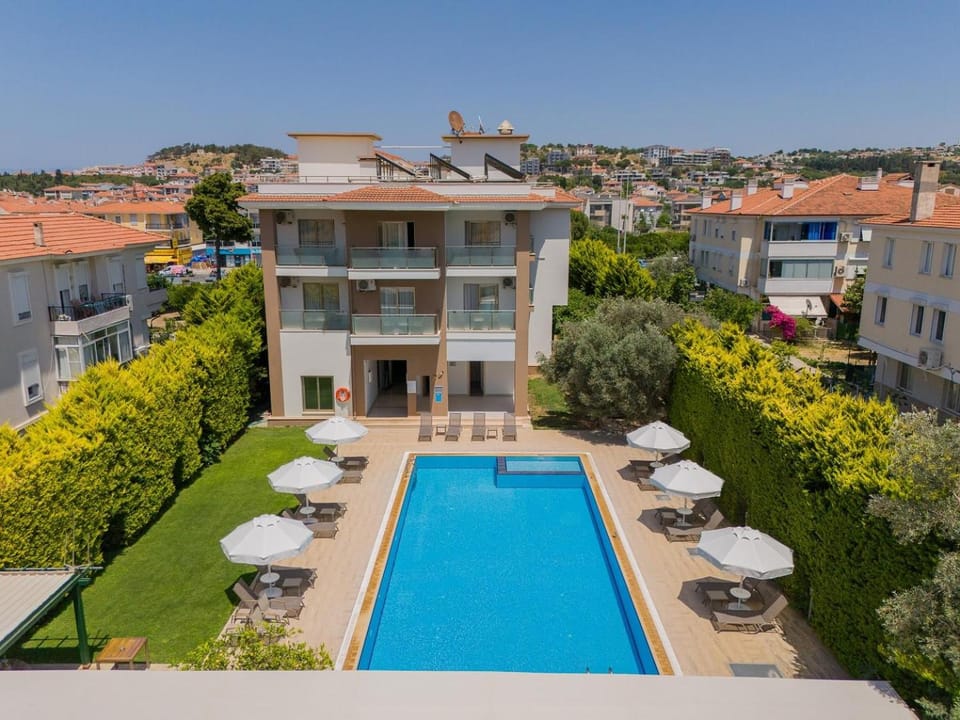 Swimming pool, Swimming pool