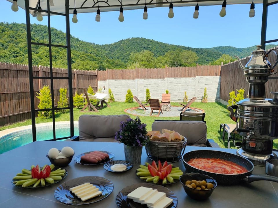 Patio, Spring, Day, Natural landscape, BBQ facilities, Food and drinks, Dining area, Food, Mountain view, Pool view, Swimming pool