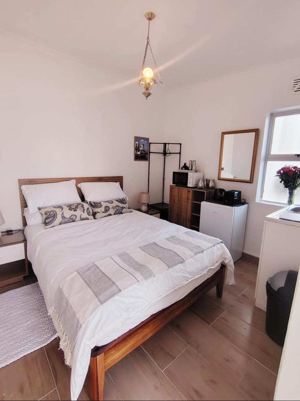 Bed, Kitchen or kitchenette, Photo of the whole room, Bedroom