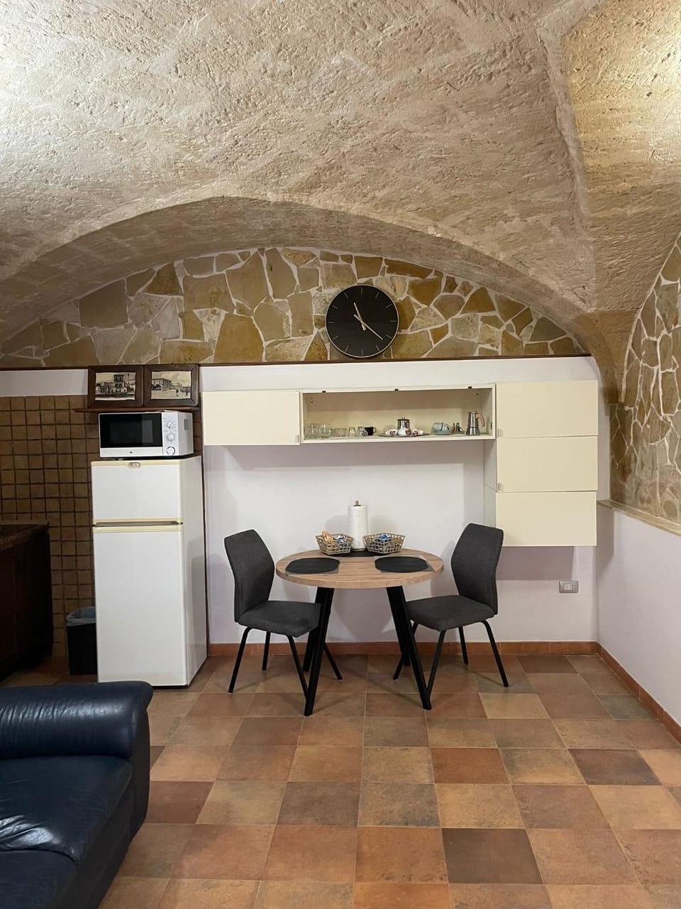 Kitchen or kitchenette, Living room, Seating area