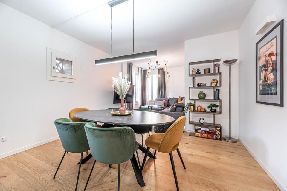 Seating area, Dining area