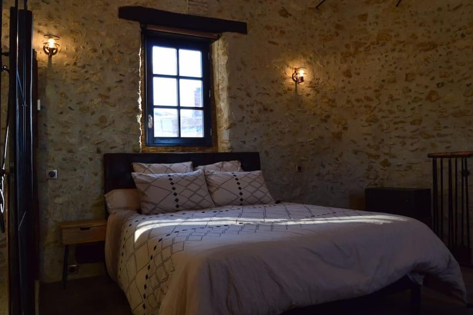 Tour médiévale fortifiée entièrement restauré Apartment in Nouvelle-Aquitaine