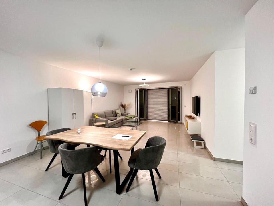 Kitchen or kitchenette, Living room, Seating area, Dining area