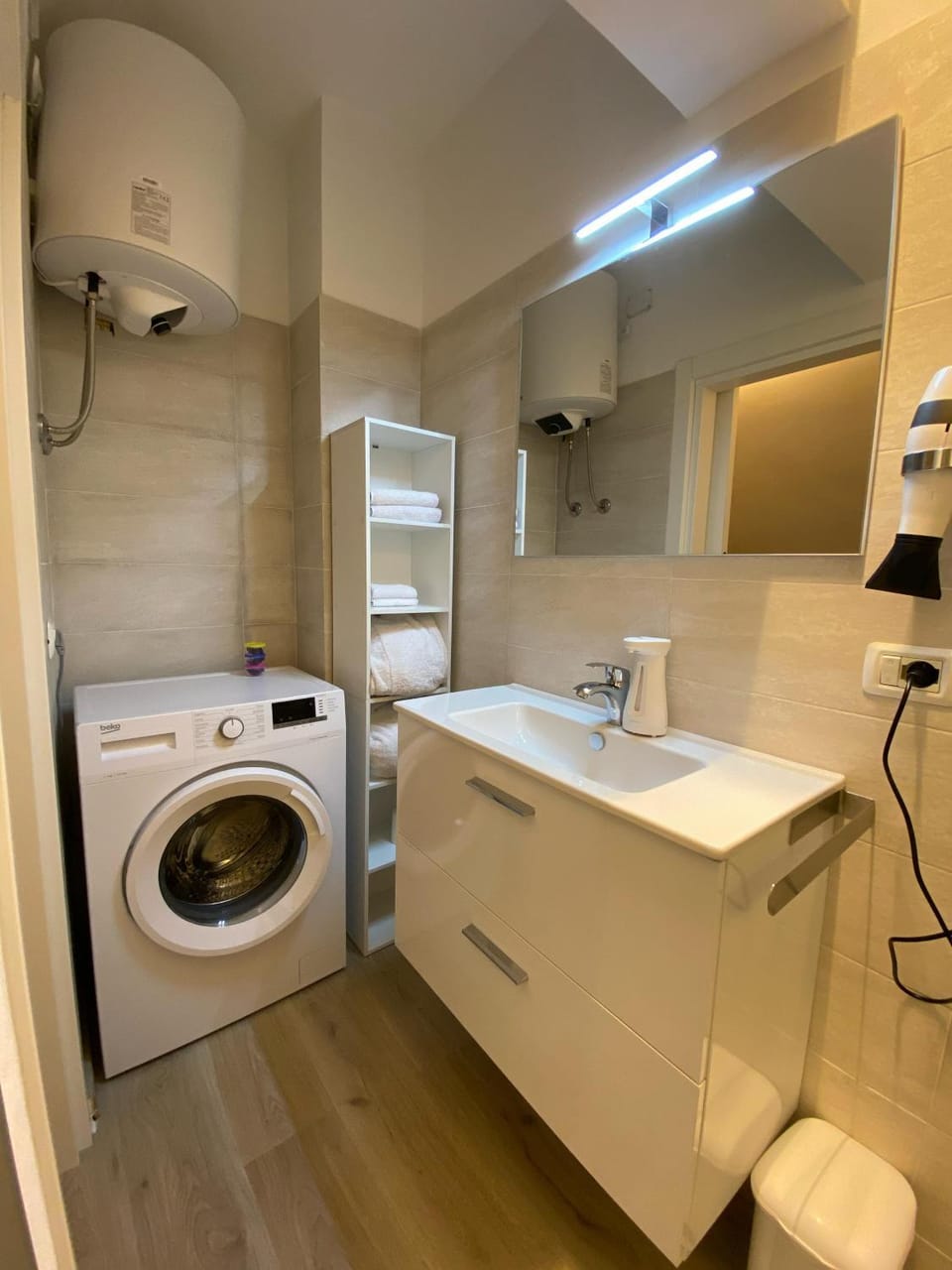 Bathroom, washing machine