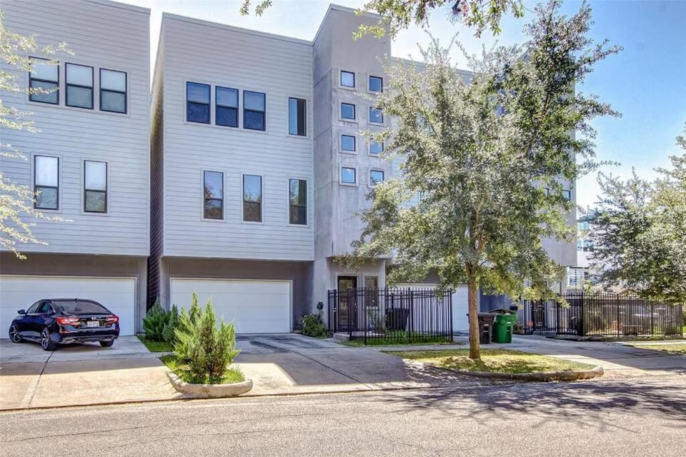 Property building, Street view