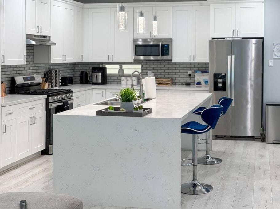 Kitchen or kitchenette, Dining area, dishwasher, minibar, oven, stove, toaster