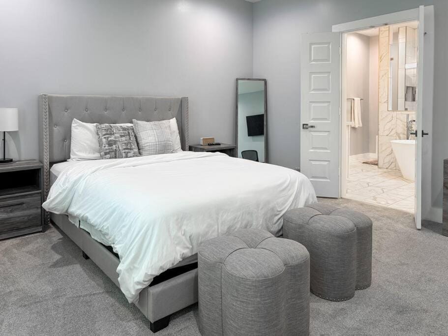 Shower, Bathroom, Photo of the whole room, Bedroom