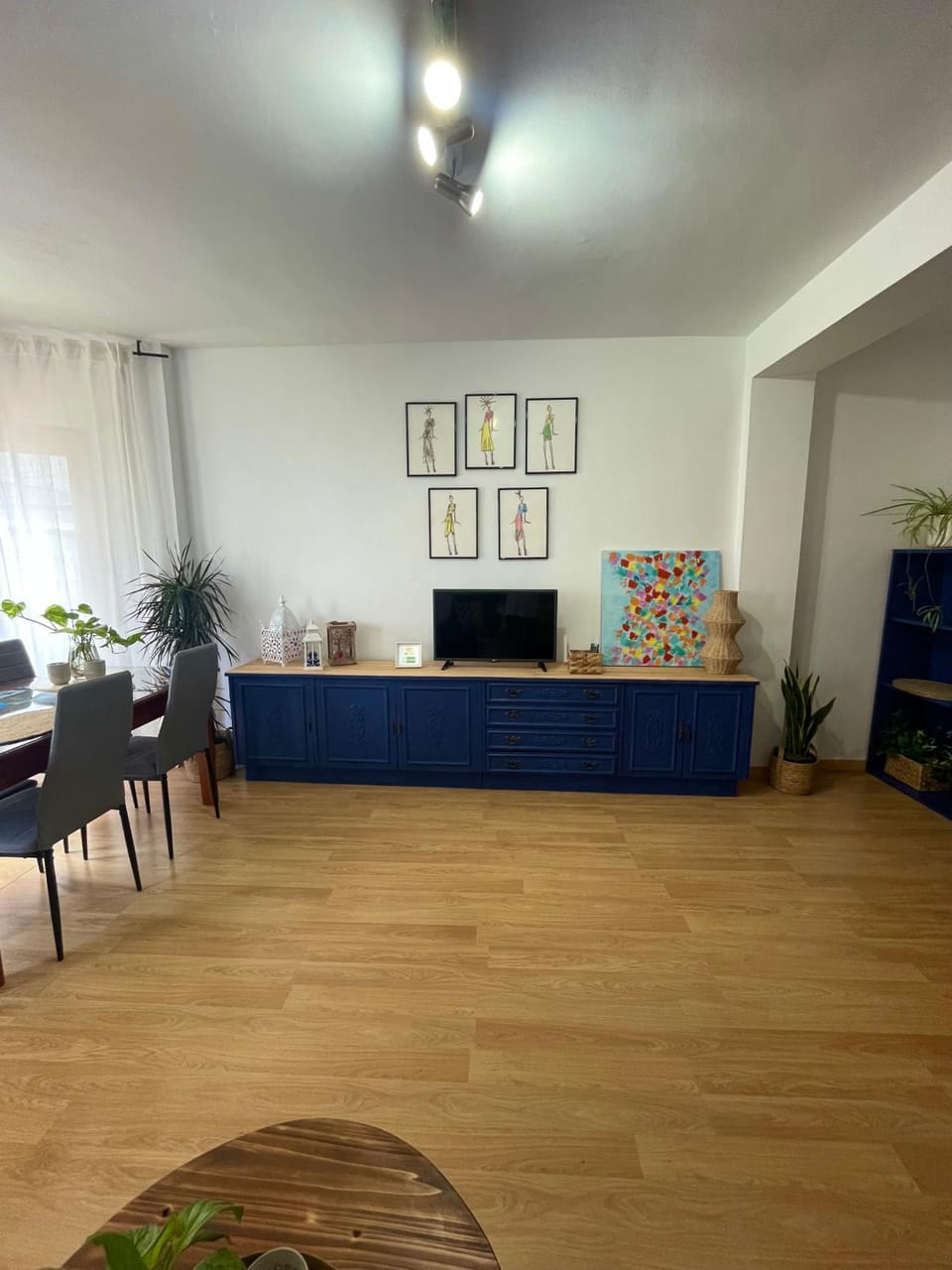 Communal lounge/ TV room, TV and multimedia, Living room, Seating area, Evening entertainment
