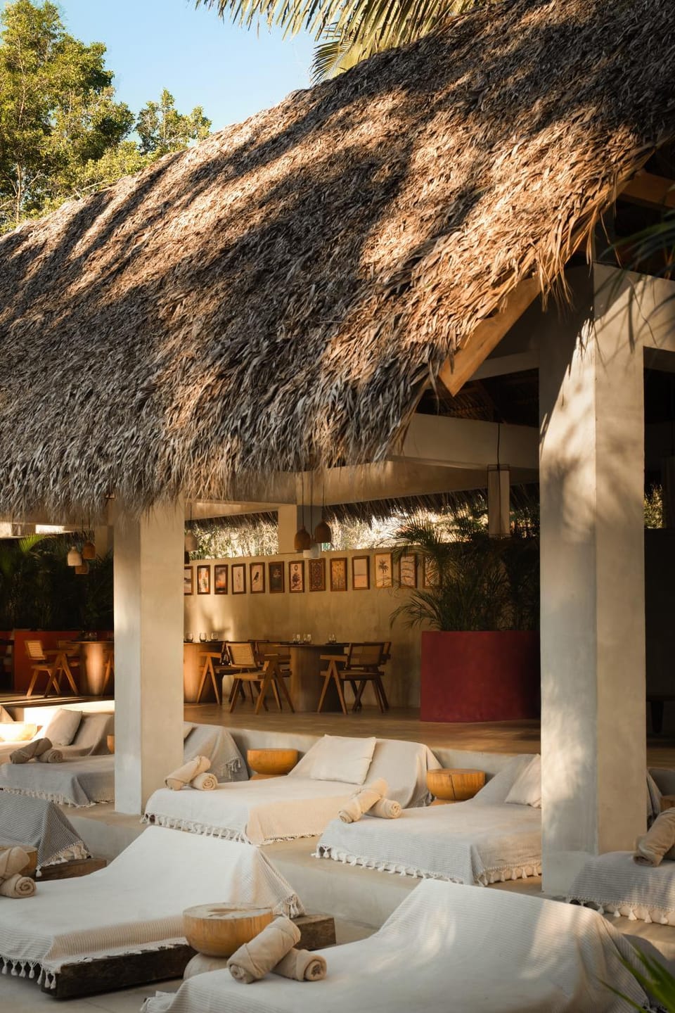 Patio, Restaurant/places to eat, Restaurant/places to eat, Day, Living room, Seating area, Pool view, sunbed