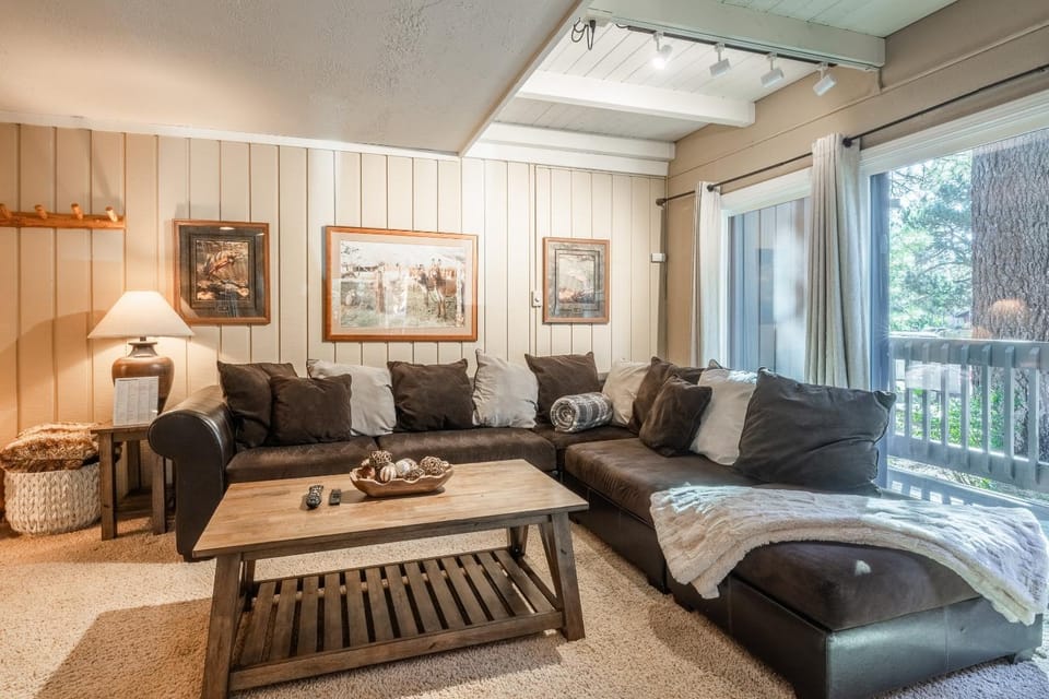 Sierra Park Villas #76, Updated 1 Bedroom + 2 Lofts, 2 Bath, Sleeps 6! House in Mammoth Lakes