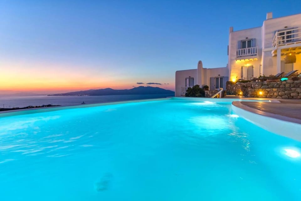 Property building, Pool view, Sea view, Swimming pool, Sunrise, Sunset, sunbed