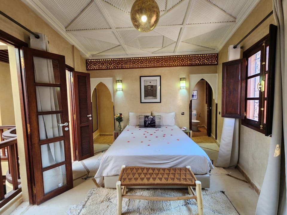 Photo of the whole room, Bedroom