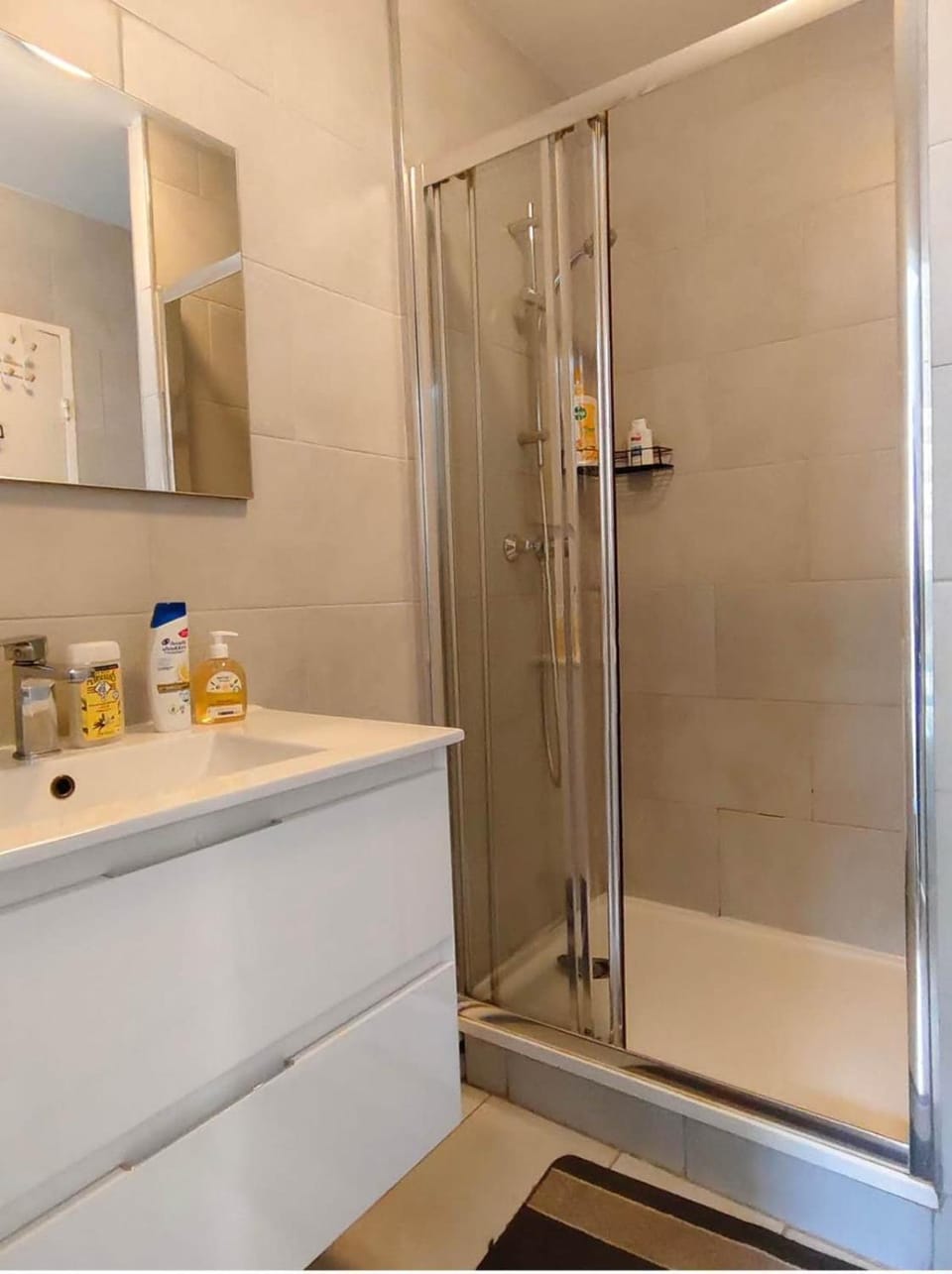 1 bedroom & salon, La Defense, Metro, parking Apartment in Puteaux