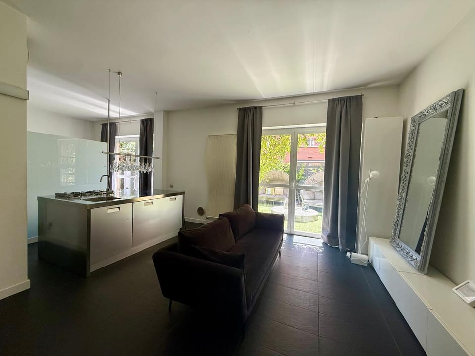 TV and multimedia, Kitchen or kitchenette, Living room, Seating area