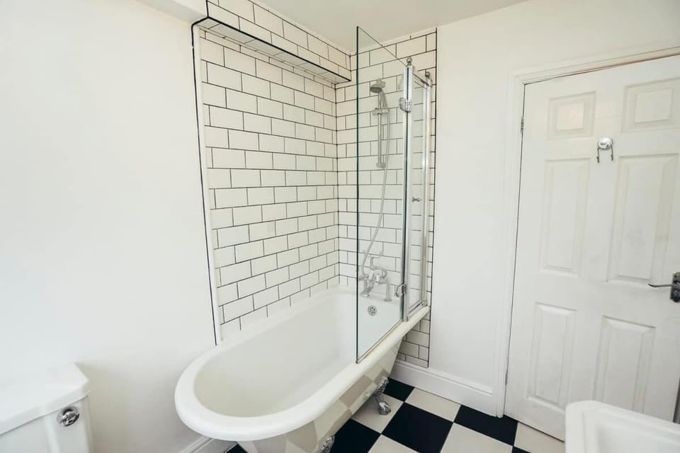 Shower, Toilet, Bathroom, Bath