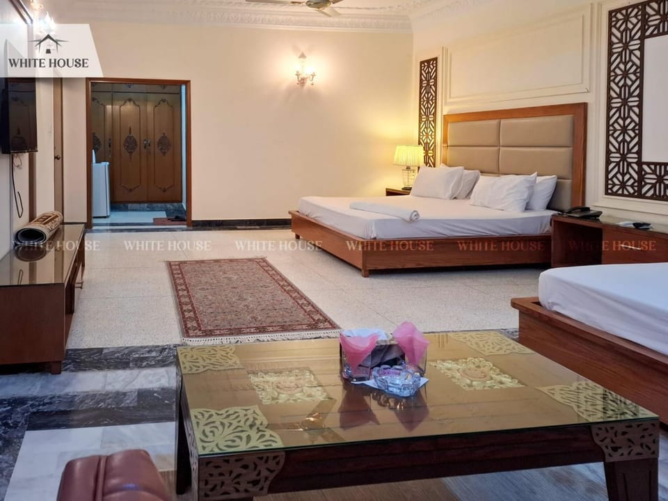 Bed, Living room, Photo of the whole room, Bedroom