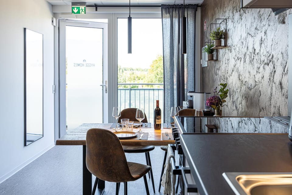 Kitchen or kitchenette, Seating area, Dining area