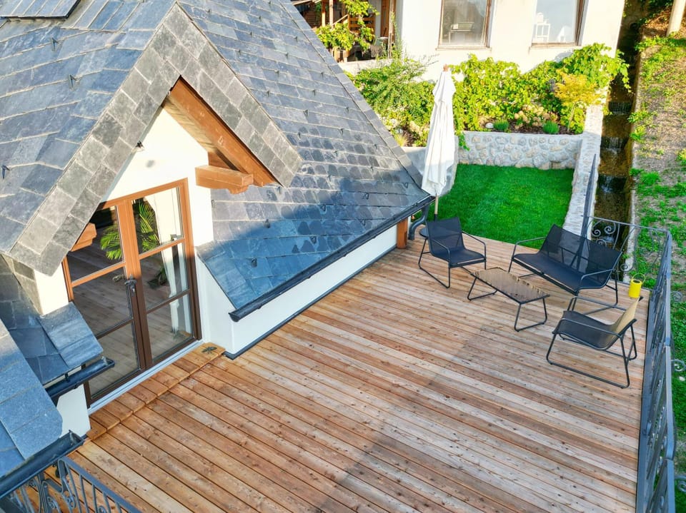 Patio, Day, Garden, Seating area