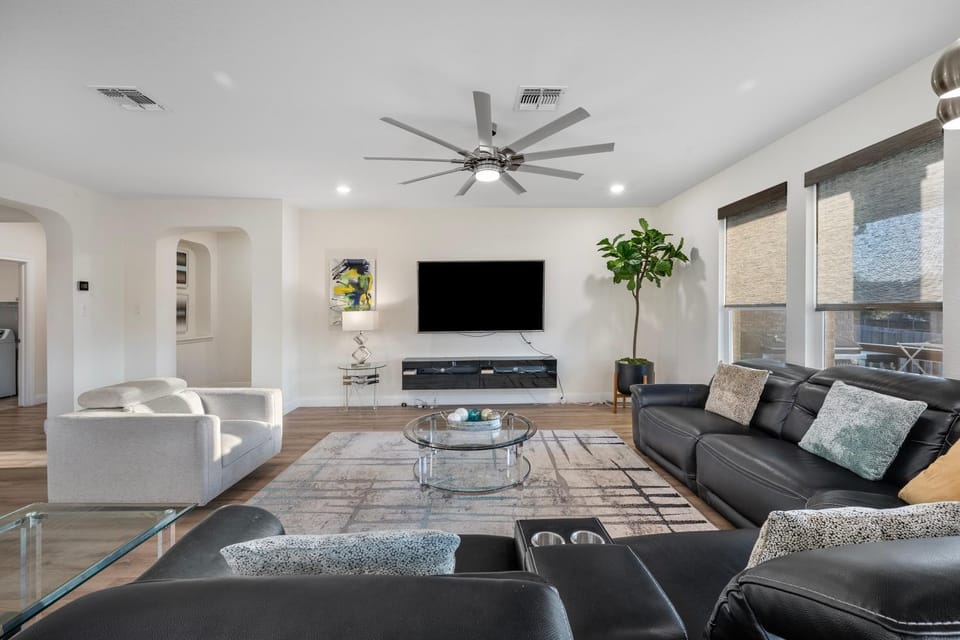 Communal lounge/ TV room, TV and multimedia, Living room