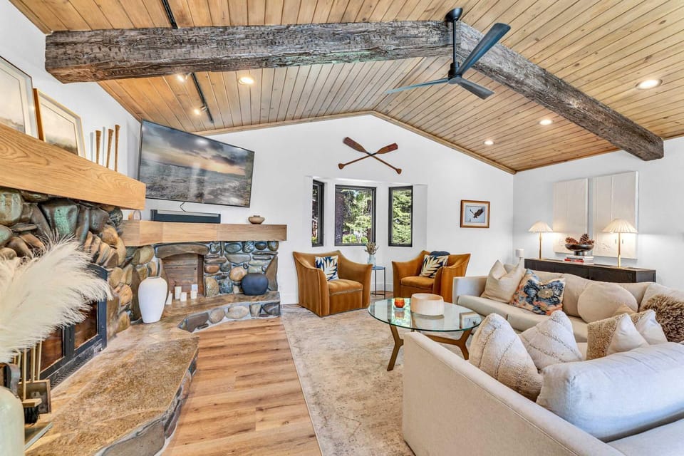 Modern Mountain Luxury Retreat, Hot Tub & Grill House in Lake Tahoe