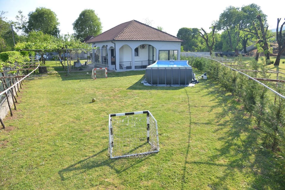 Villa PeSa with Private Pool, Jacuzzi & Sports Garden Apartment in Podgorica