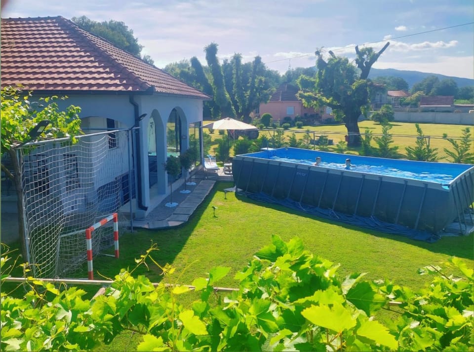 Hidden Oasis PeSa - Luxury Villa with Pool & Spa Apartment in Podgorica