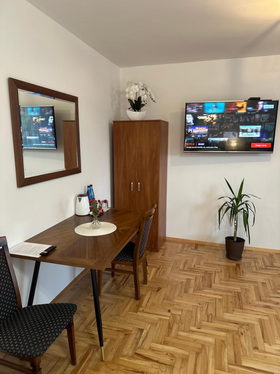 TV and multimedia, Seating area