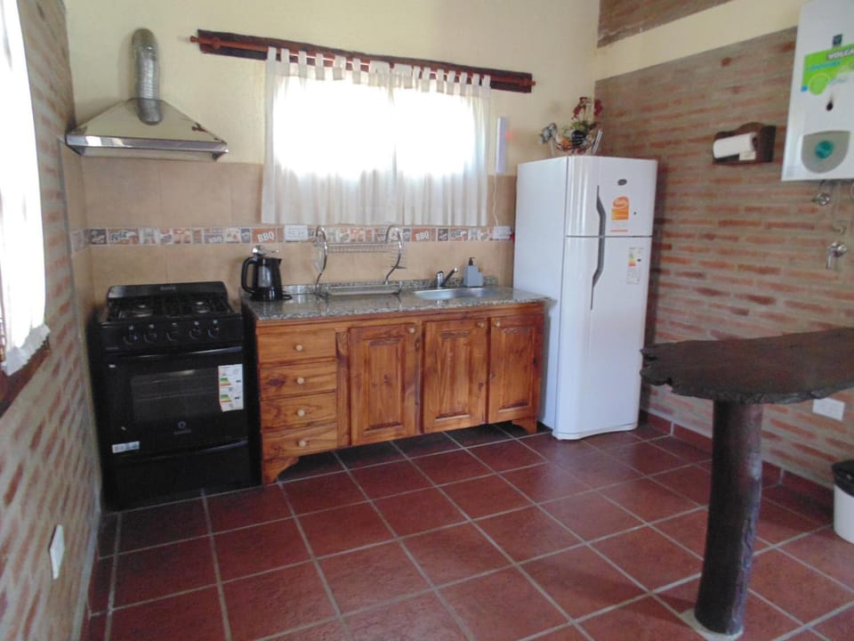 Kitchen or kitchenette, dishwasher, oven