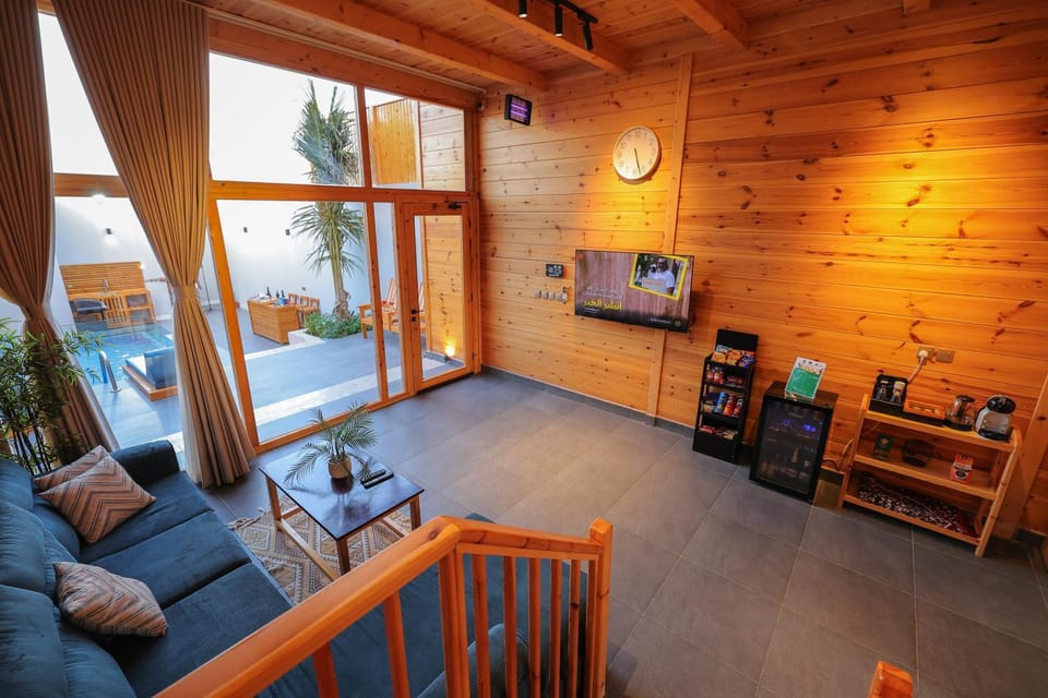 TV and multimedia, Living room, Seating area, Evening entertainment