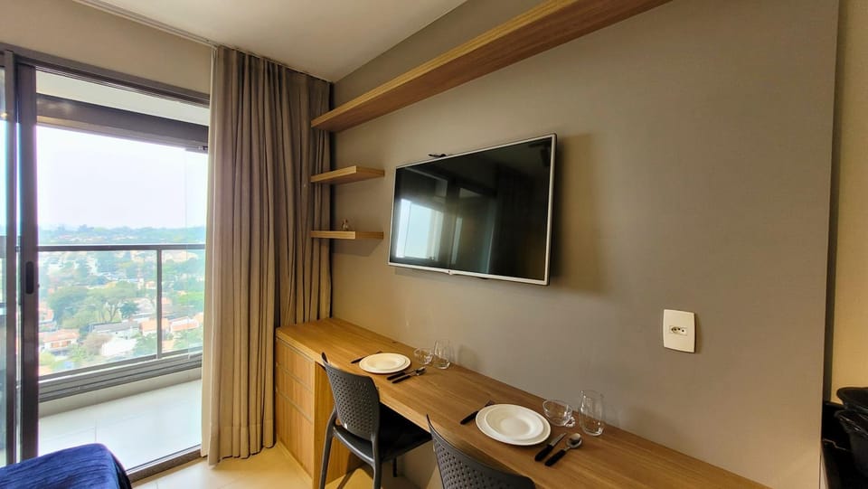 Dining area, City view