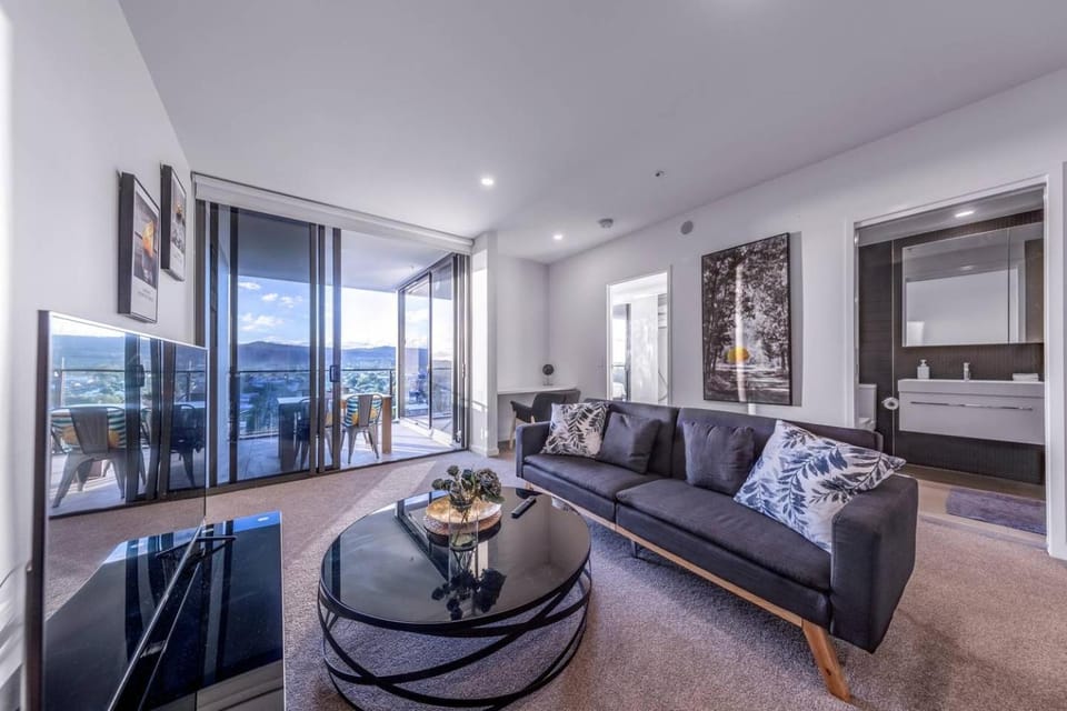 Modern APT in Toowong with Mountain View Apartment in Toowong