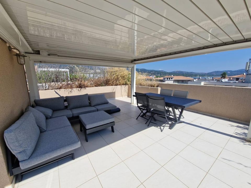 Charmant appart climatisé 2 chambres avec terrasse et cuisine équipée - FR-1-100-344 Apartment in Cavalaire-sur-Mer